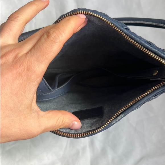 CLARE V Petite Moyen Woven Leather Navy EUC - Picture 3 of 6